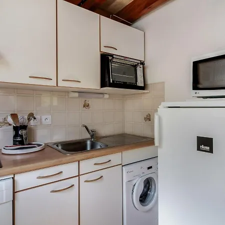 2 Chambres, 6 Pers, Terrasse, Balcon, Parking, Wifi, Pres Et Commerces - Fr-1-401-52